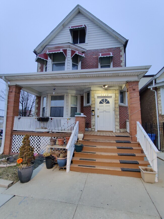 Building Photo - 3046 W Fletcher St