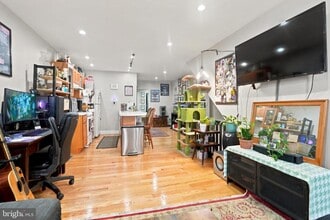 Building Photo - 402 Durfor St