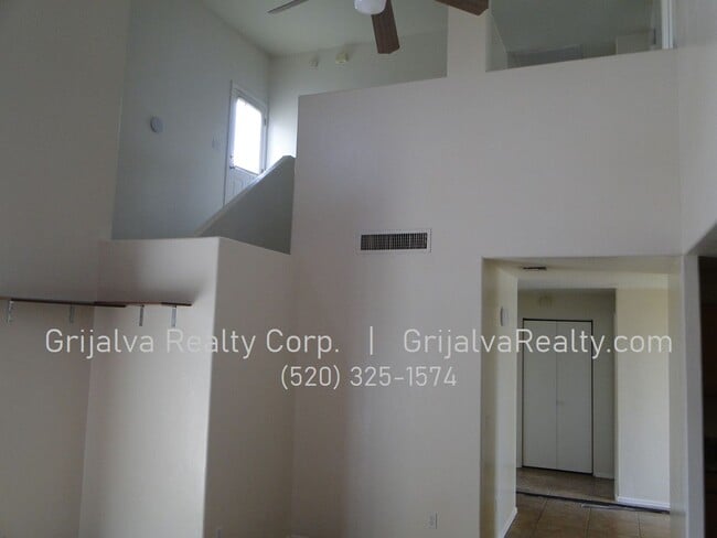 Photo - 1415 E Lester St Apartment