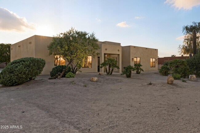 Foto del edificio - 2617 W Desert Hills Dr