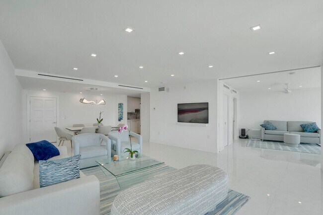 Building Photo - 2774 S Ocean Blvd