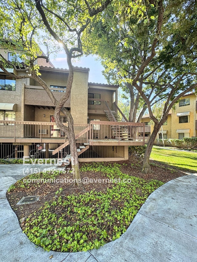 Foto del edificio - 2250 Monroe St