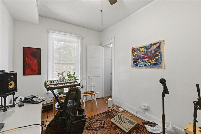 Building Photo - 4002 N Southport-2