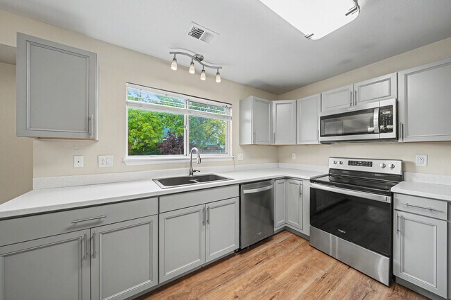 Building Photo - 21637 E Crestline Dr