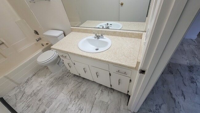 Building Photo - 3075 Berrum Pl