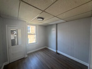 Building Photo - 843 S Alden St