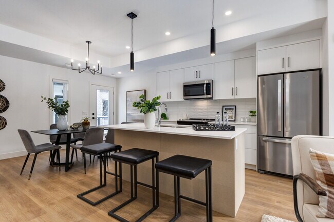 Photo du bâtiment - Modern 3-Bedroom Capitol Hill Townhome | Brand New + 1 Month Free