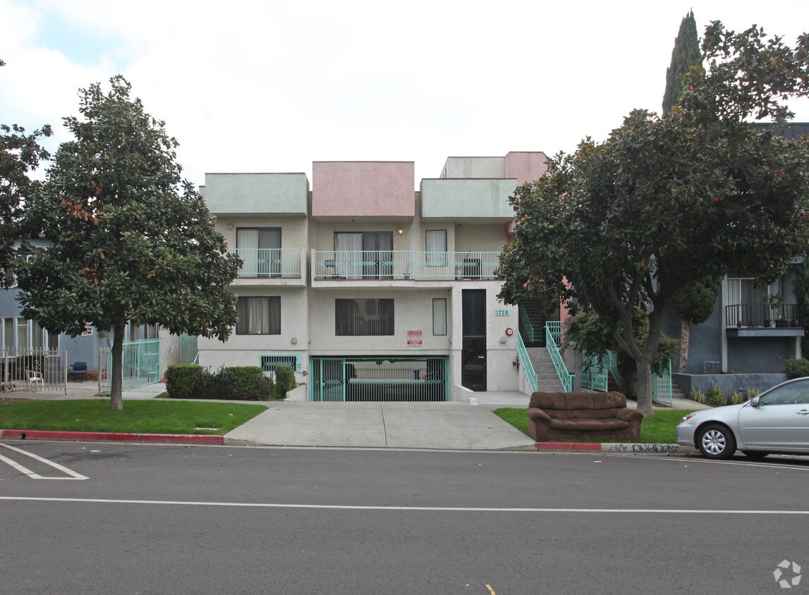 Building Photo - 1726 Winona Blvd