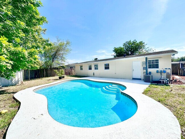 Building Photo - 4845 Andros Dr