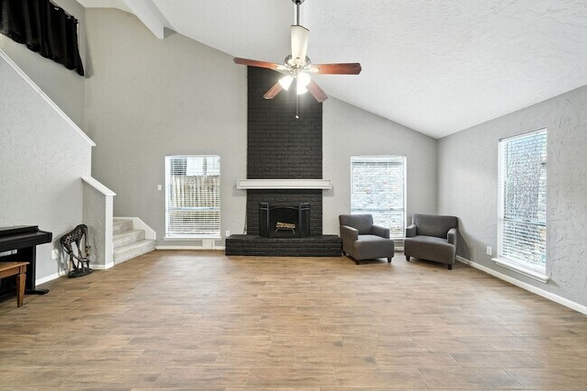 Foto del edificio - 13310 Ravensway Dr