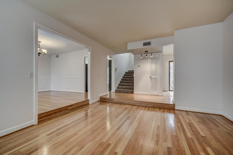 Foto principal - 819 Battlefield Dr