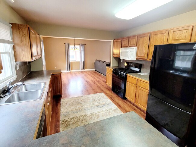 Foto del edificio - 6187 Blythefield Ave NE