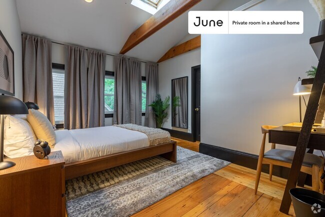Building Photo - Private bedroom in 5 bed/2 bath Home