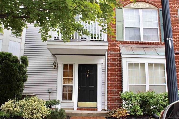 Primary Photo - 10 Cypress St