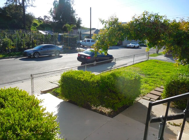 Foto del edificio - 5937 Burchard Ave