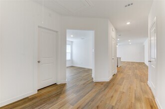 Building Photo - 9014 Rose Water Trl