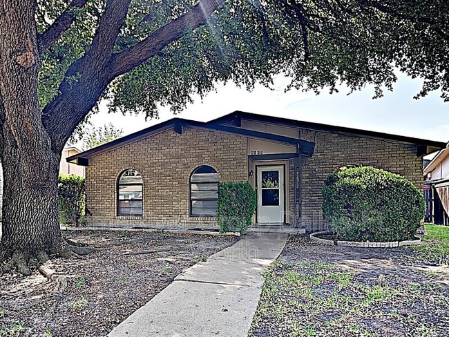 Building Photo - 5117 Bartlett Dr
