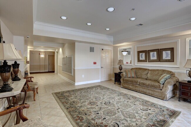 Foto del edificio - 2BD/2BA Fabulous River Hill Condo