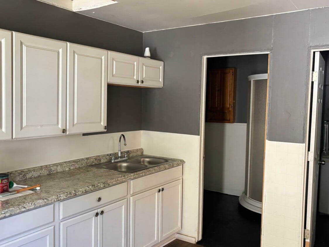 208-210 McClure - 208-210 McClure