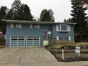 Building Photo - 1715 NW Deane St