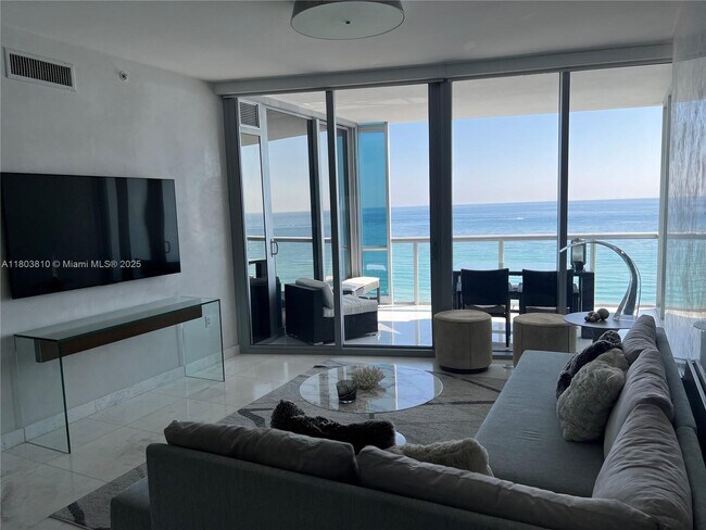Foto del edificio - 17121 Collins Ave