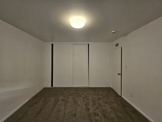 Foto del edificio - Spacious Private Home with Pool on Nearly Half an Acre