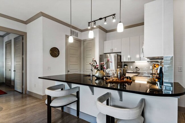 Building Photo - Reveal at Bayside