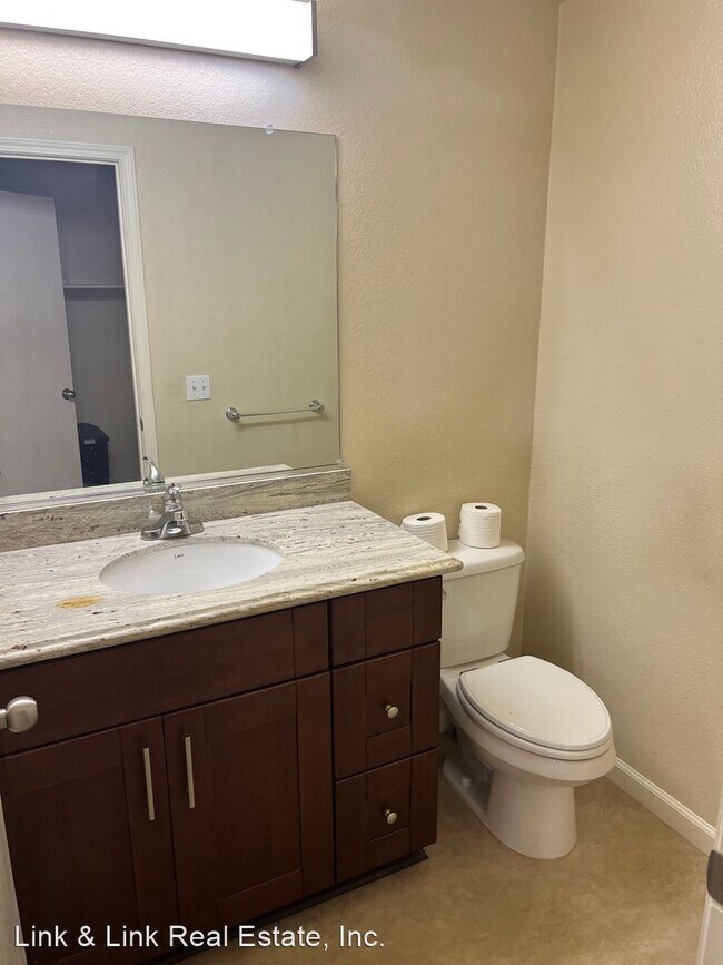 Building Photo - 4 br, 2.5 bath House - 348 Zachary Drive
