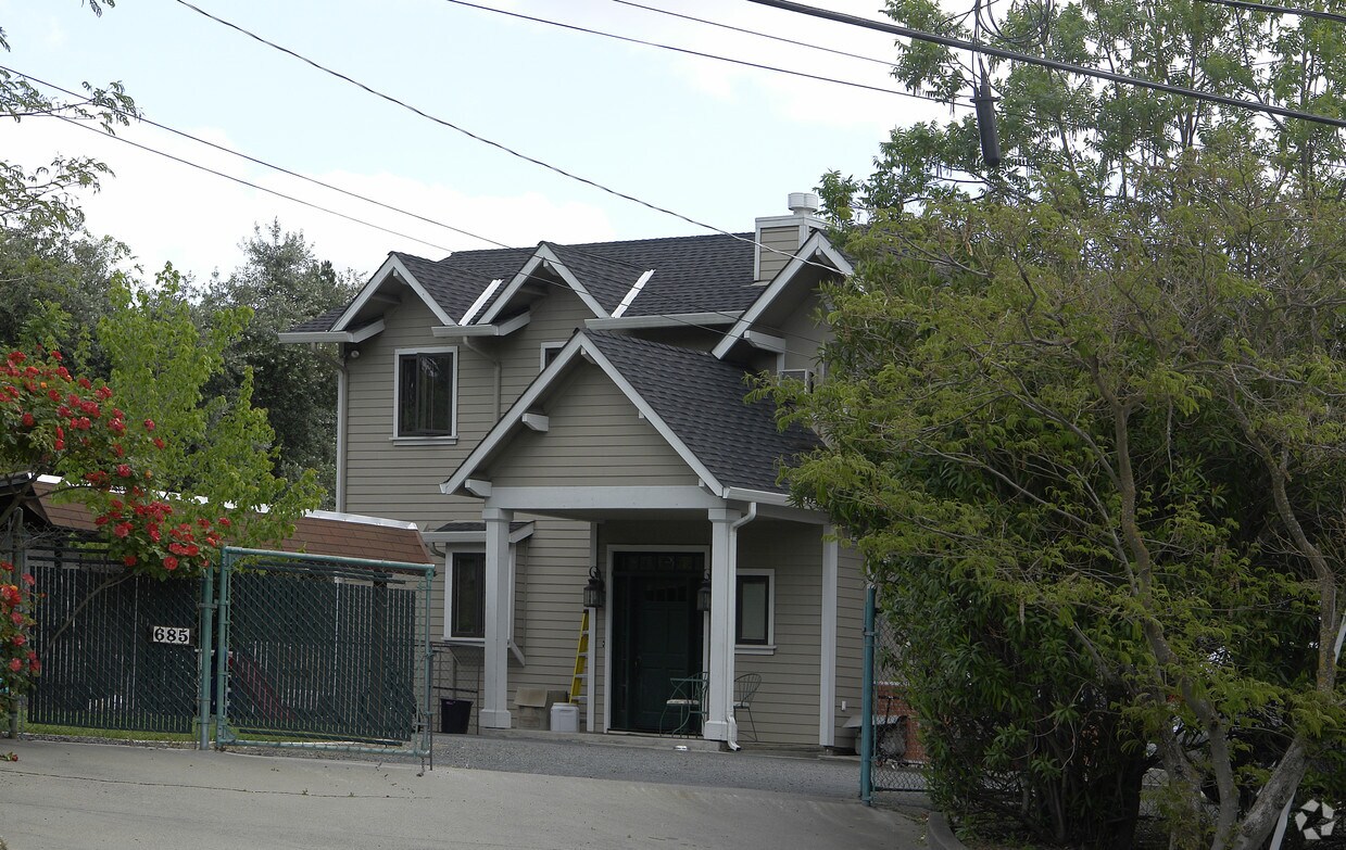 Primary Photo - 685 Paso Nogal Rd