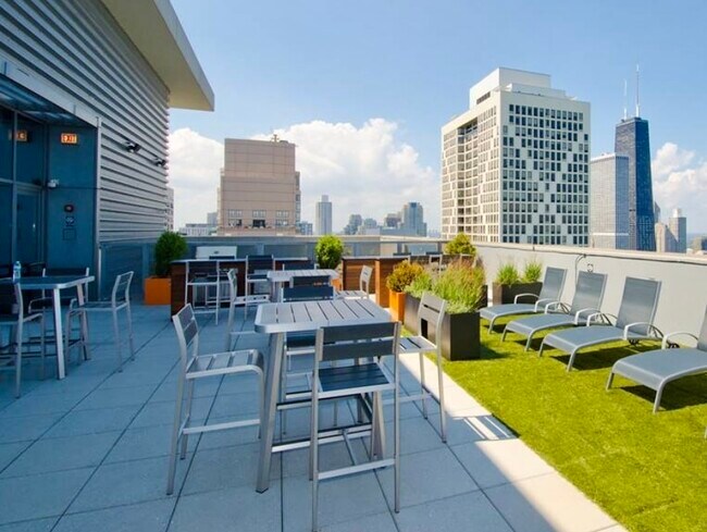 Foto del edificio - 600 N Lake Shore Dr