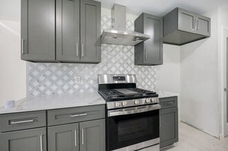 Building Photo - 10818 Hillcroft Ave