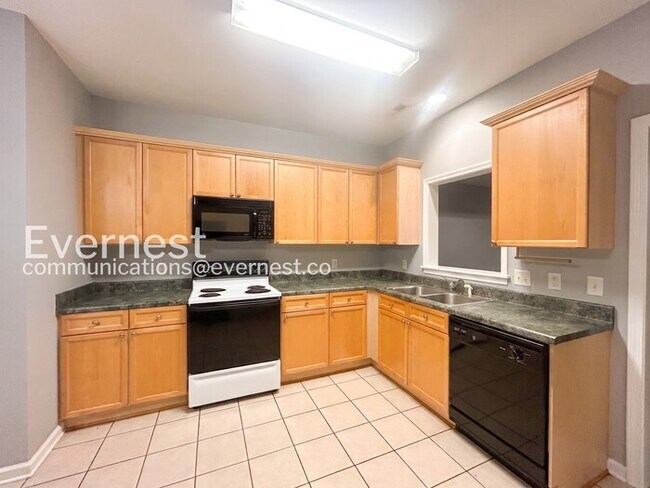 Foto del edificio - 3 Bed/2.5 Bath Townhome with Fenced Yard / Pet-Friendly / Coming Soon!