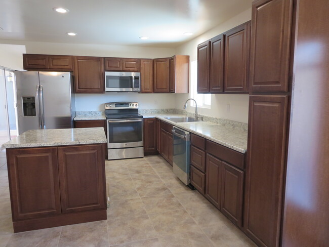 Kitchen - 5117 Russo St