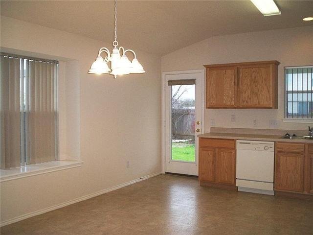 Building Photo - 1001 Henderson Dr