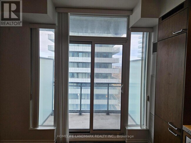 Building Photo - 45 Charles St E