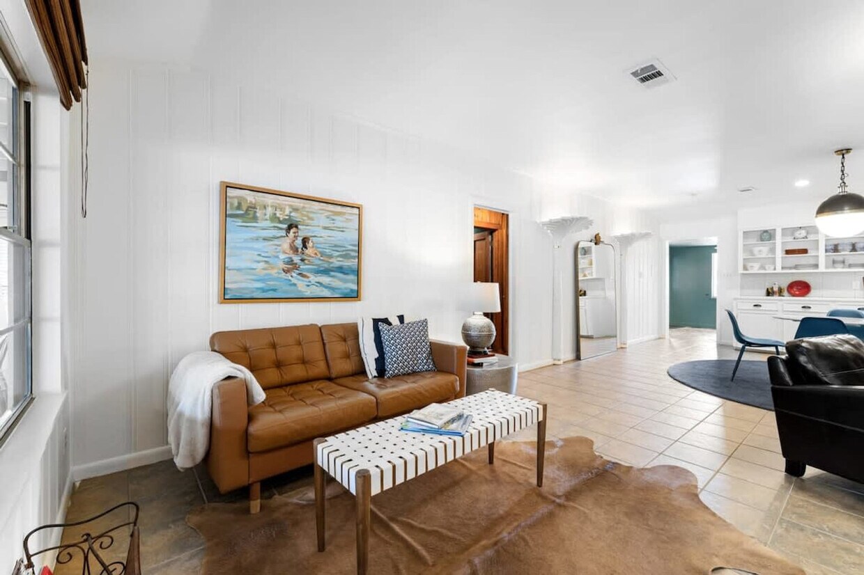Foto principal - 202 Woodcreek Dr