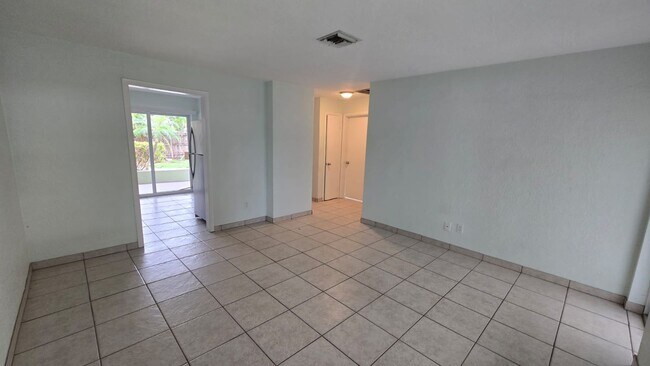 Foto del edificio - 1401-1405 NE 21st St