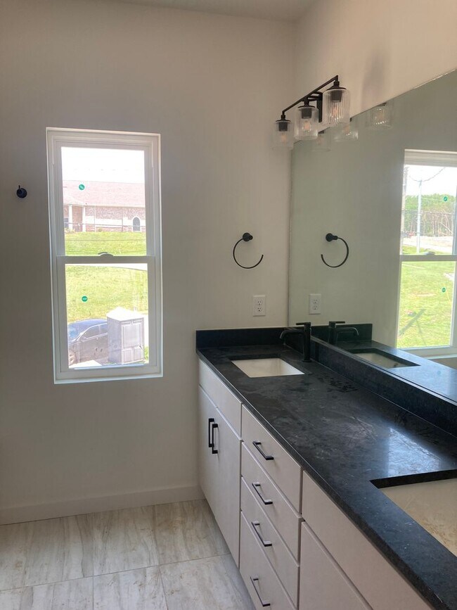 Foto del edificio - Amazing New Construction in North Nashville!