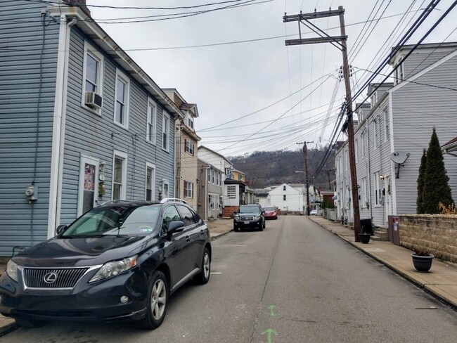 Street - 90 Cherry St