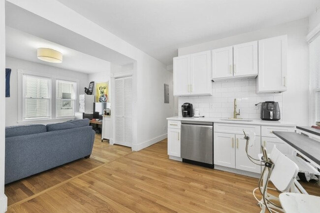 Foto del edificio - 893 E 4th St