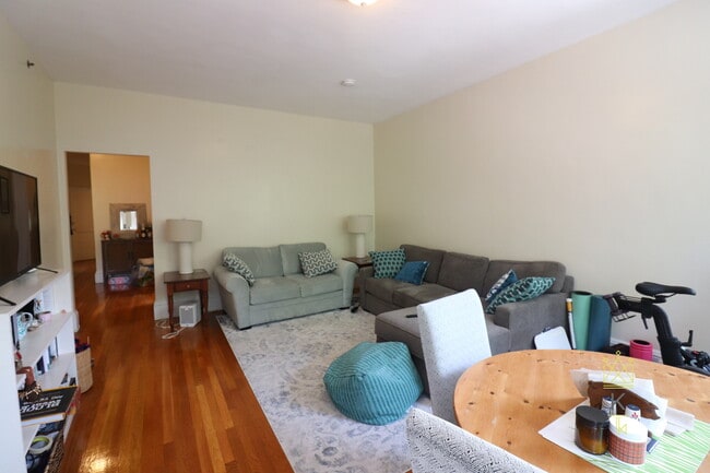Foto del edificio - 1477 Beacon St
