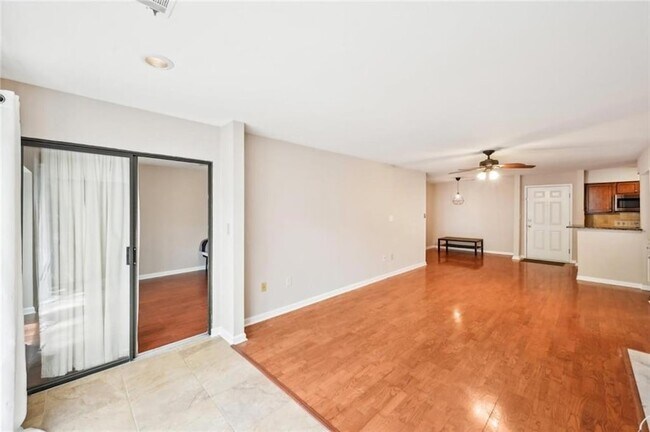 Foto del edificio - 2303 Pine Heights Dr NE