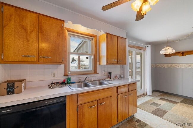 Building Photo - 212 Santin Dr