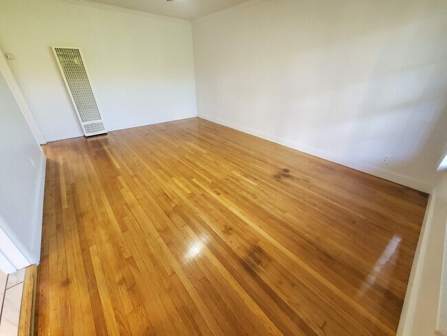 Foto del edificio - 1753 E Ocean Blvd