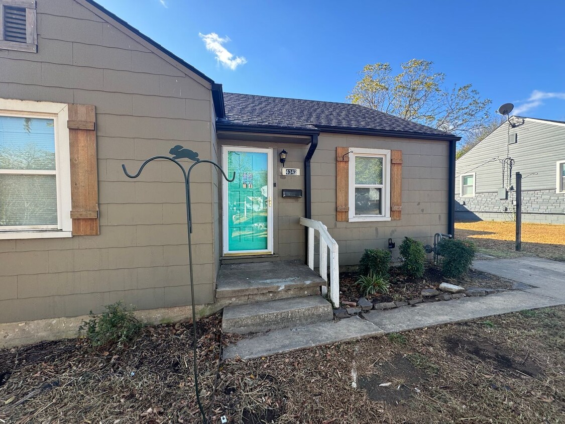 Primary Photo - Adorable two bedroom one bathroom home loc...