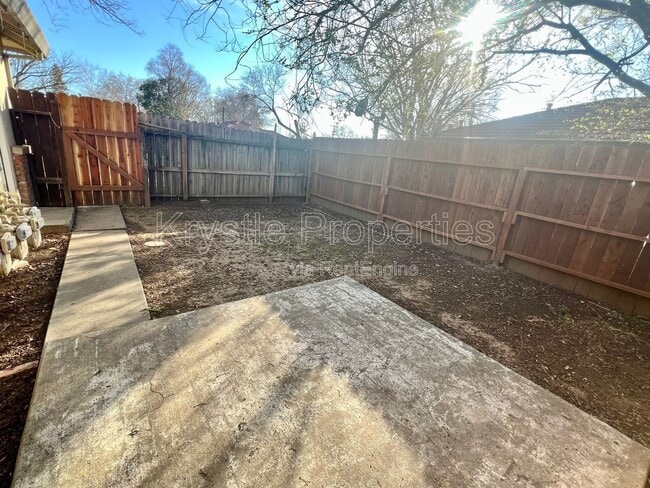 Foto del edificio - 2044 Red Robin Ln