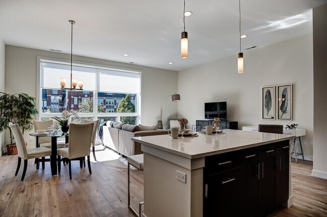 Foto del edificio - 2522 W Addison St