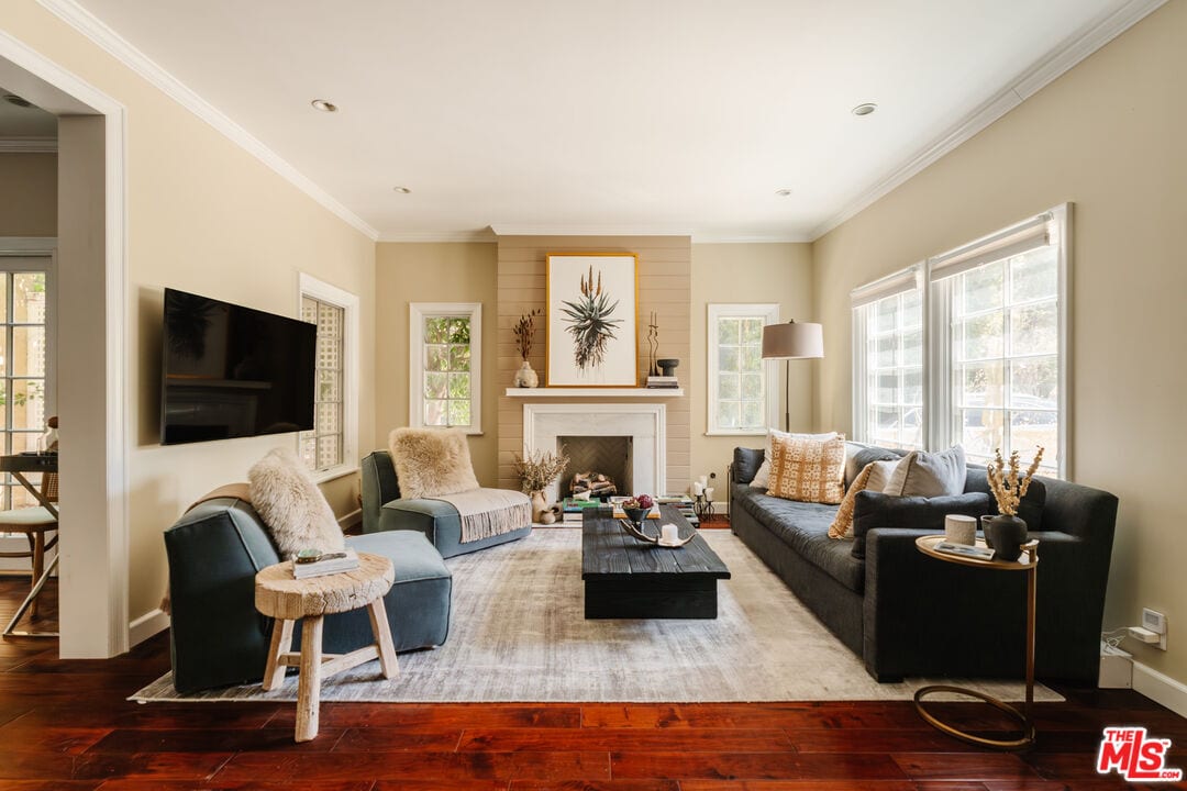 Foto principal - 829 S Stanley Ave