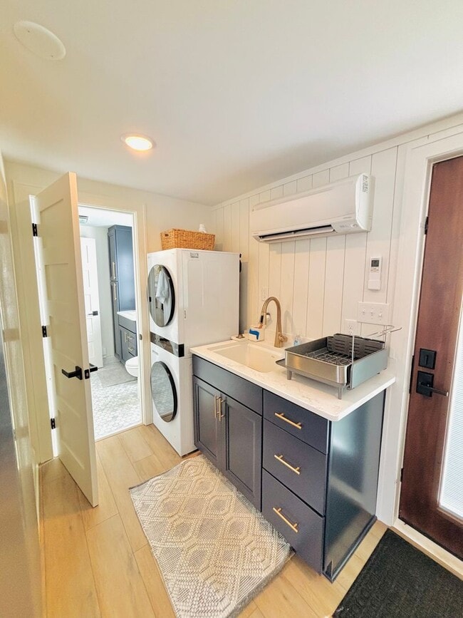 Building Photo - 7713 Knoll St