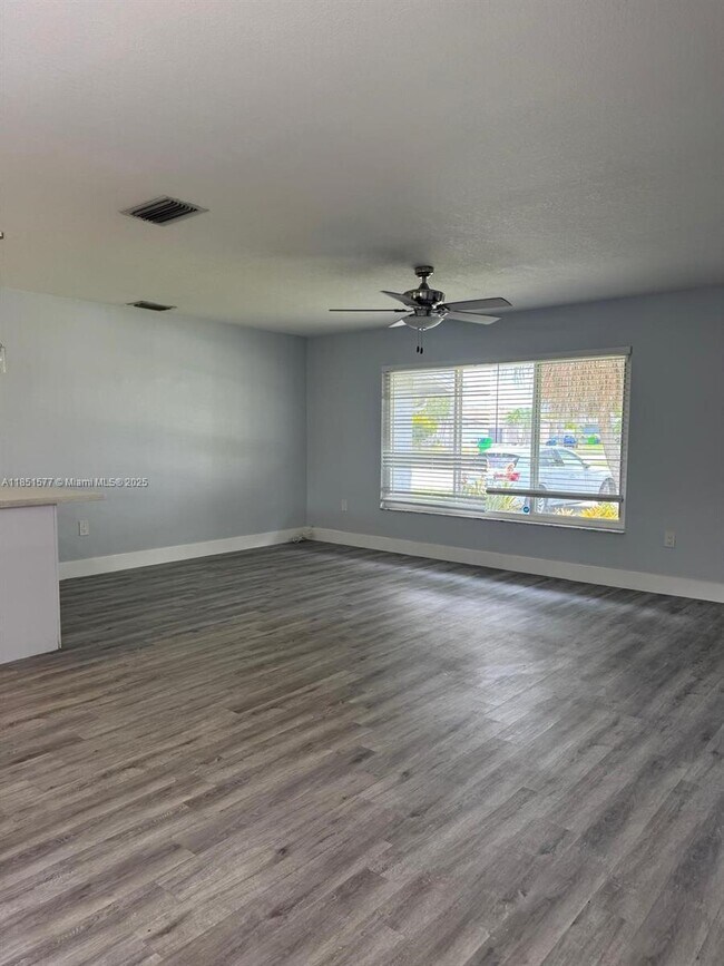 Foto del edificio - 11500 NW 39th St